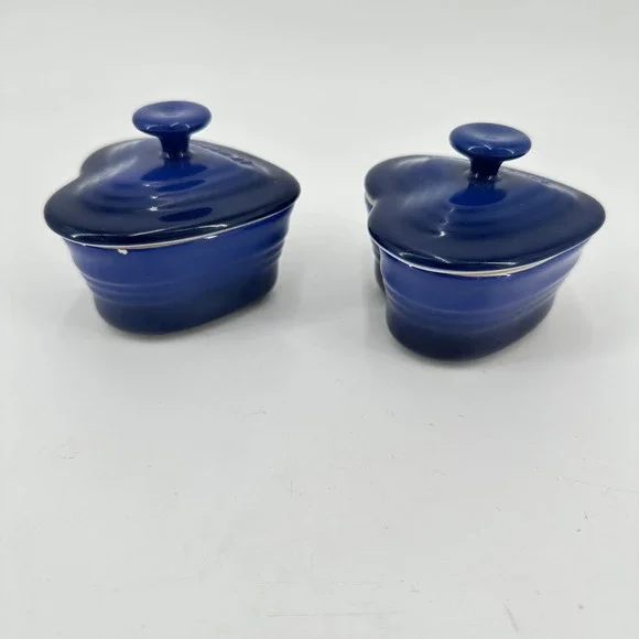 Le Creuset Cobalt Blue Heart Ramekin Set of 2 Stoneware Lidded Cocottes 11-12 - Picture 6 of 13